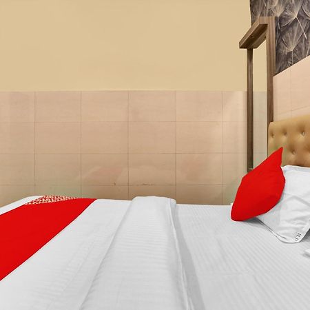 Hotel O Nandi Palace Lodging And Boarding Ulhasnagar ภายนอก รูปภาพ