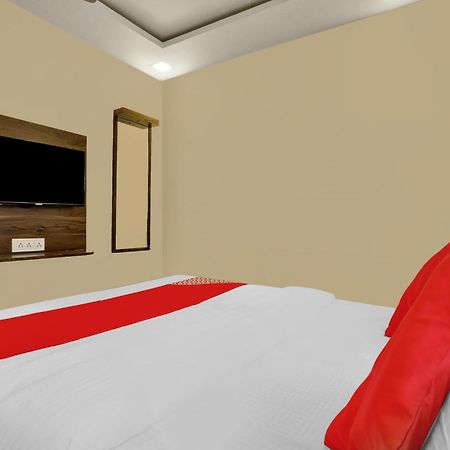 Hotel O Nandi Palace Lodging And Boarding Ulhasnagar ภายนอก รูปภาพ