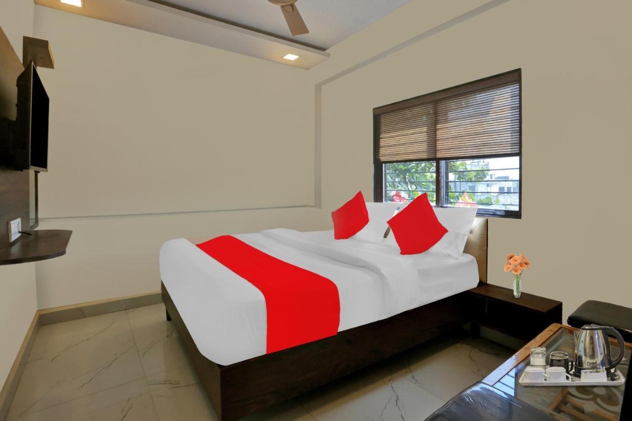 Hotel O Nandi Palace Lodging And Boarding Ulhasnagar ภายนอก รูปภาพ