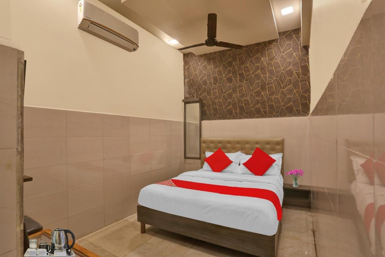 Hotel O Nandi Palace Lodging And Boarding Ulhasnagar ภายนอก รูปภาพ