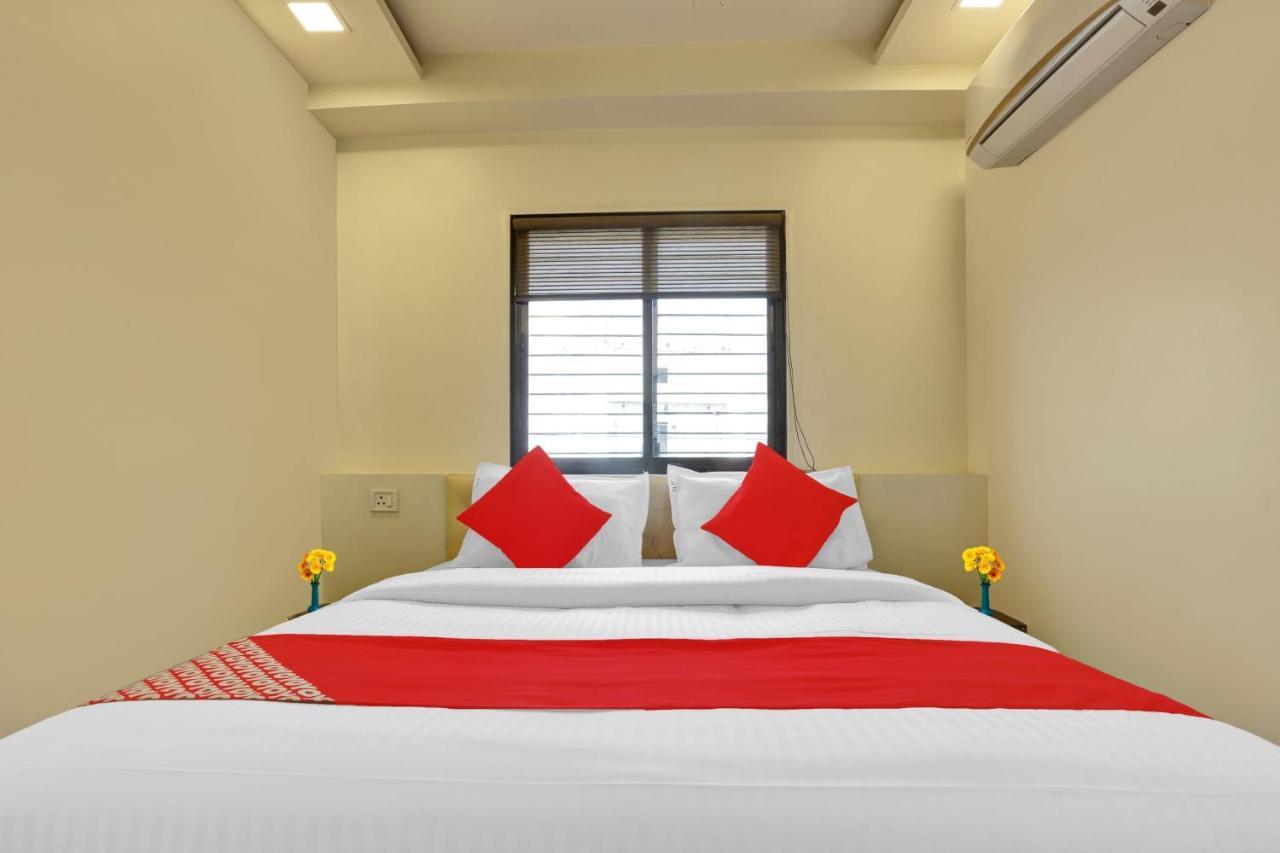 Hotel O Nandi Palace Lodging And Boarding Ulhasnagar ภายนอก รูปภาพ