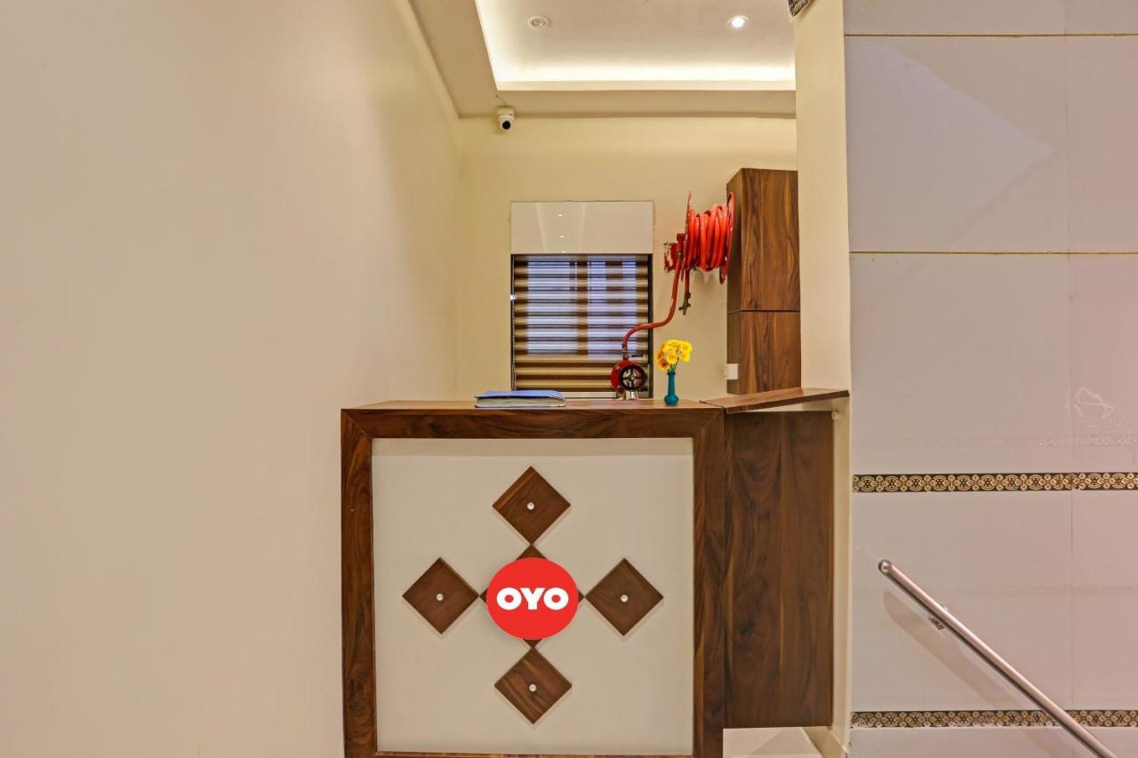 Hotel O Nandi Palace Lodging And Boarding Ulhasnagar ภายนอก รูปภาพ