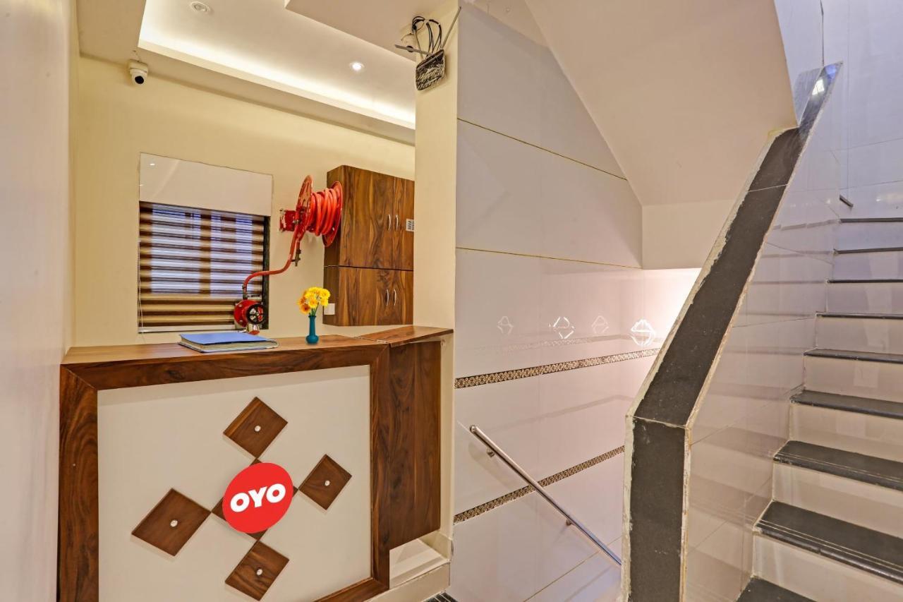 Hotel O Nandi Palace Lodging And Boarding Ulhasnagar ภายนอก รูปภาพ