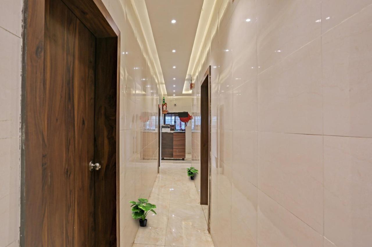 Hotel O Nandi Palace Lodging And Boarding Ulhasnagar ภายนอก รูปภาพ