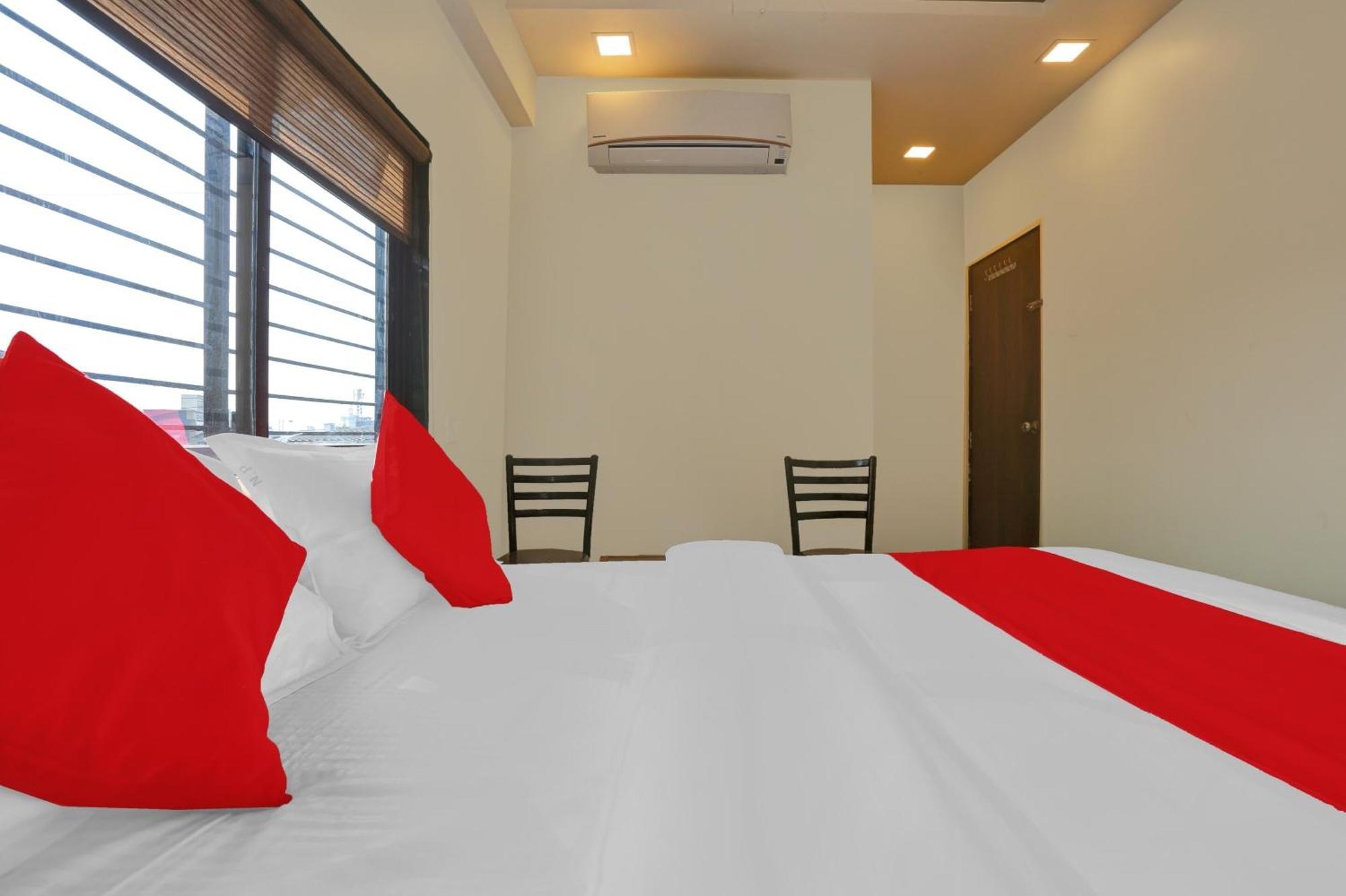 Hotel O Nandi Palace Lodging And Boarding Ulhasnagar ภายนอก รูปภาพ