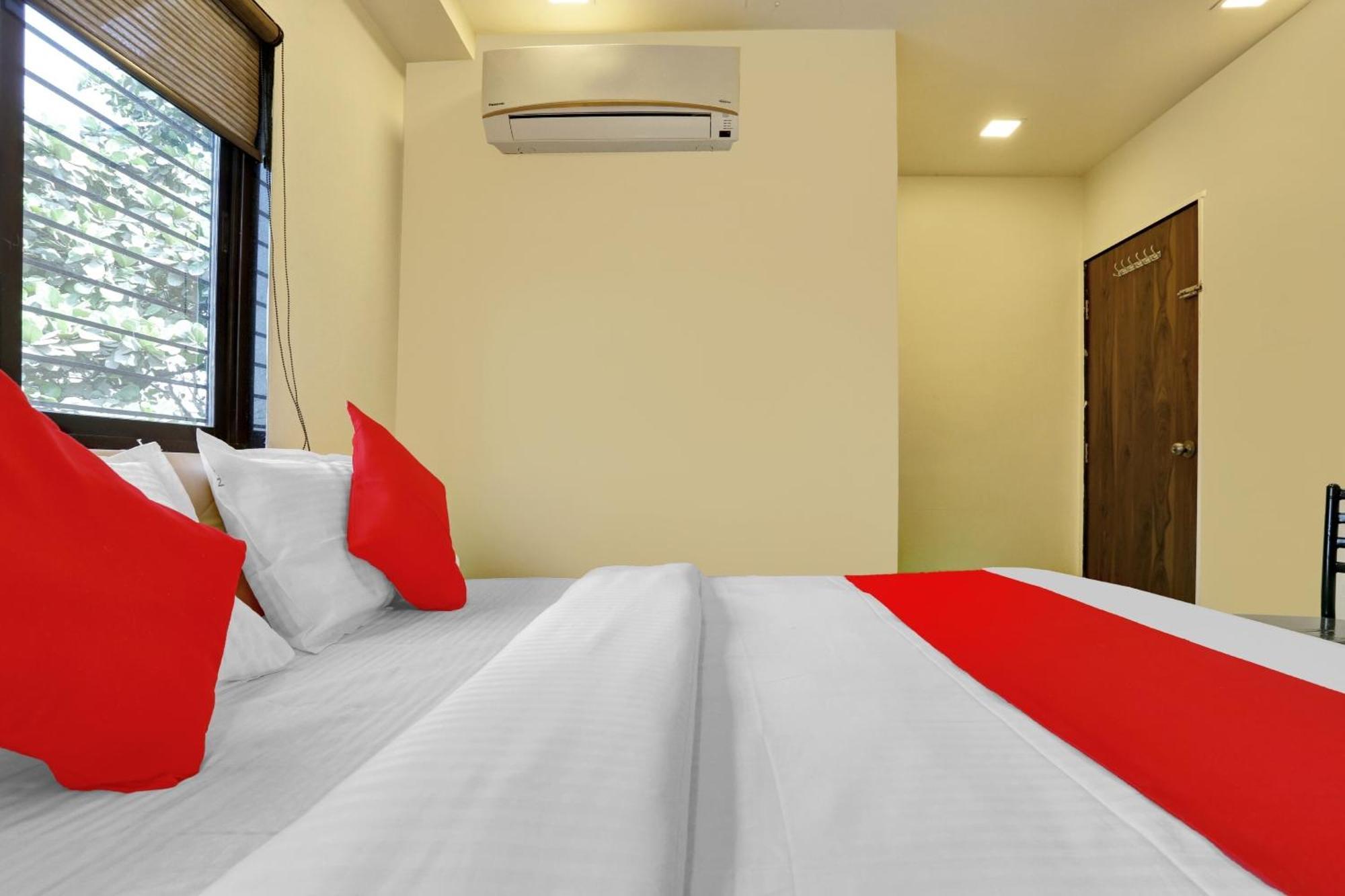 Hotel O Nandi Palace Lodging And Boarding Ulhasnagar ภายนอก รูปภาพ
