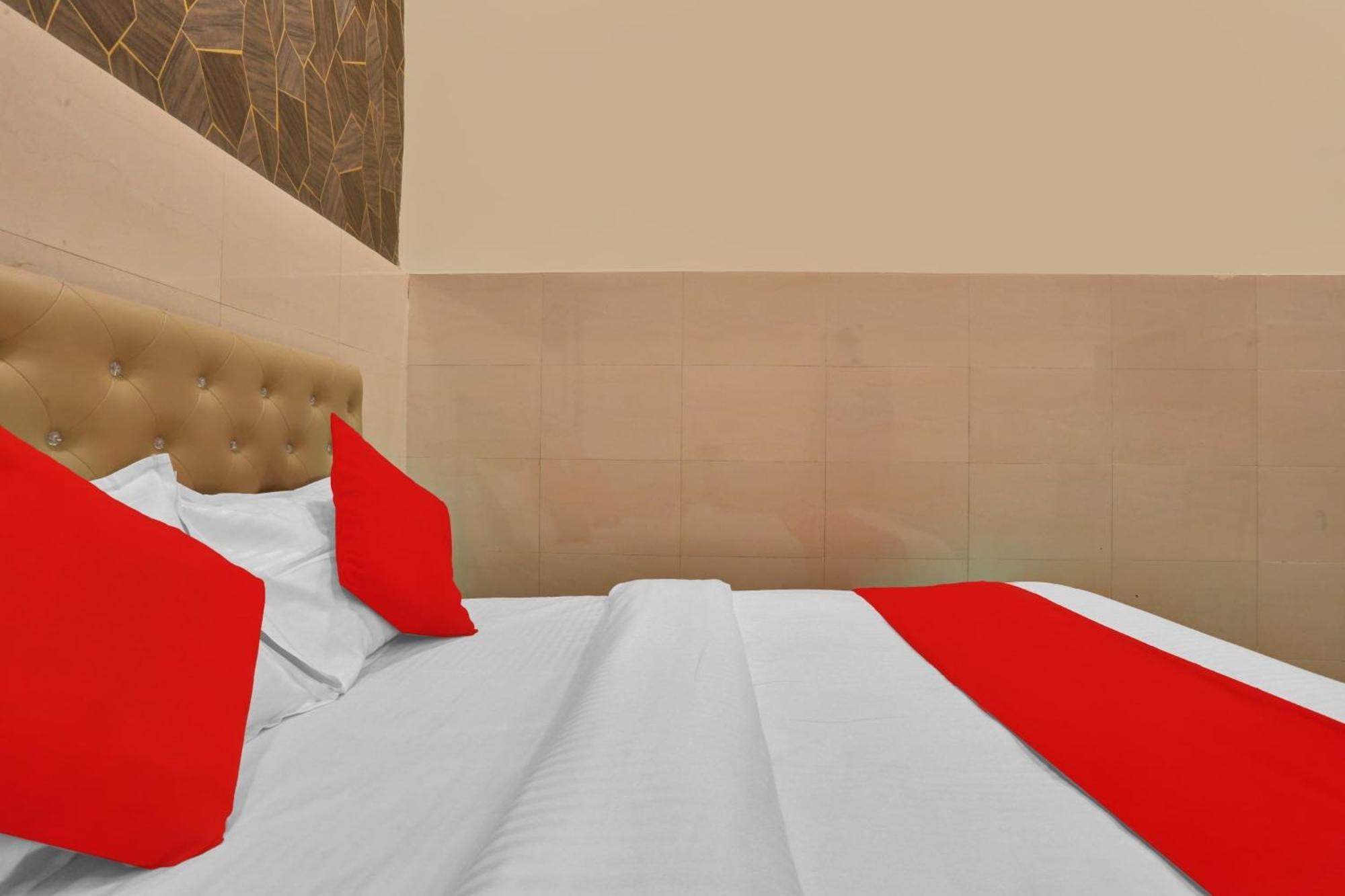 Hotel O Nandi Palace Lodging And Boarding Ulhasnagar ภายนอก รูปภาพ